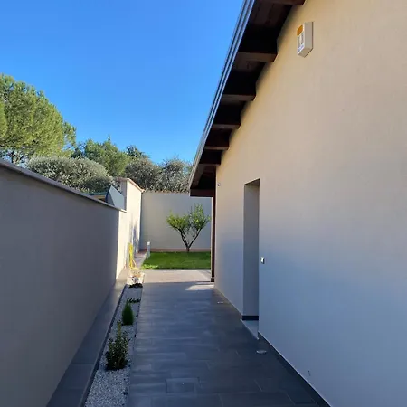 Villino Ancillotto With Garden And Parking Motorcycle Space-3
