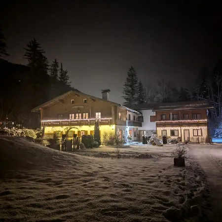 Haus Waldrast Ferienwohnungen-2