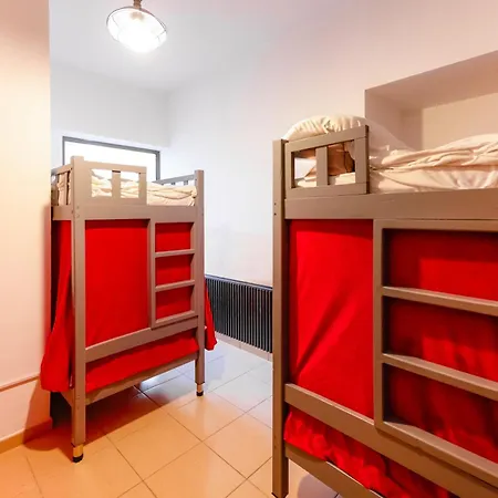 Lunar Hostel - Jbr-2