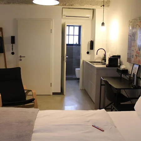 Square Rooms 20-3