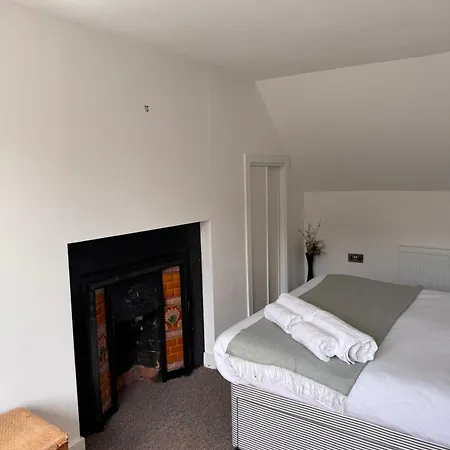Seaforth Cottage -Dog Friendly, Historical Fishertown, Central Location-2