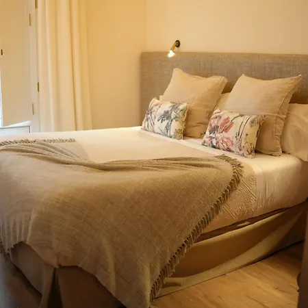 Honest Sevilla Apartments-3