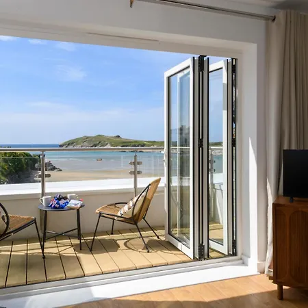 The Beach House & Porth Sands Apartments-3