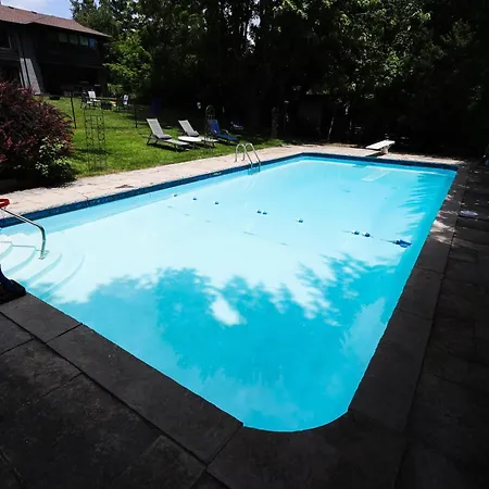 5 Bedroom Luxury Retreat With Hot Tub And Sauna, Prime Location And More!-2