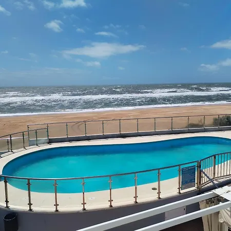 Islantilla-Apartamento con piscina y garaje en primera línea de playa-3