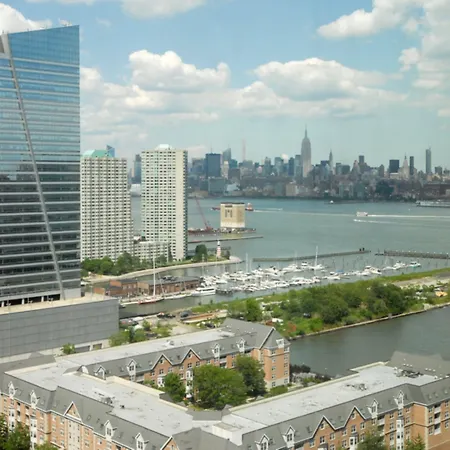 Global Luxury Suites At Newport-3