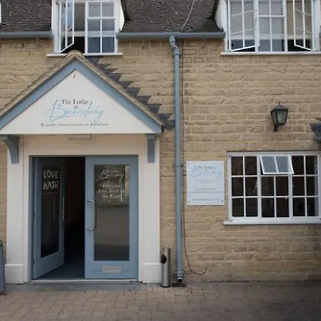 The Lodge At Broadway-3