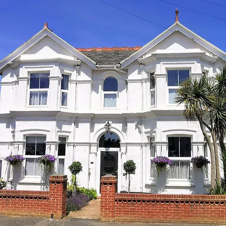 Fernhurst Holiday Apartments-3