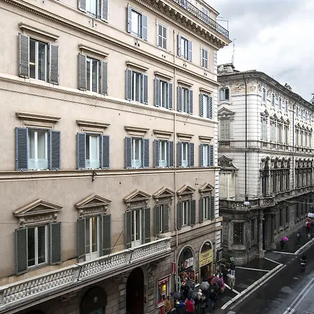 Amazing Piazza Venezia Suites-3