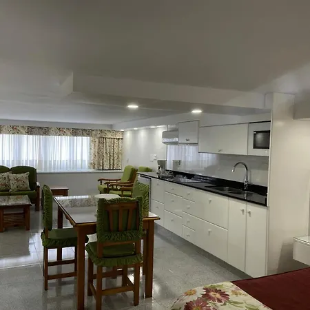 EmyCanarias Holiday Homes Vecindario-3