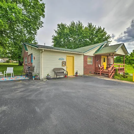 Pet-Friendly Mini Apt With Patio, Walk To Dtwn!-2