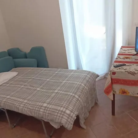 Villa tranquilla immersa nel verde a 2 Km dal mare-3
