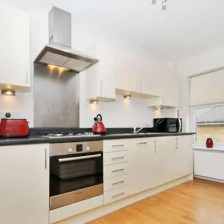 Oxford Apartment: Jericho 2BR with Parking near Transport-3