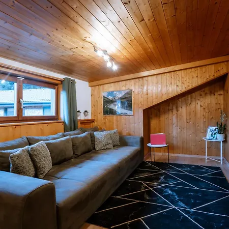Haus Tisch-2