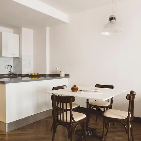 Honest Granada Apartments-3