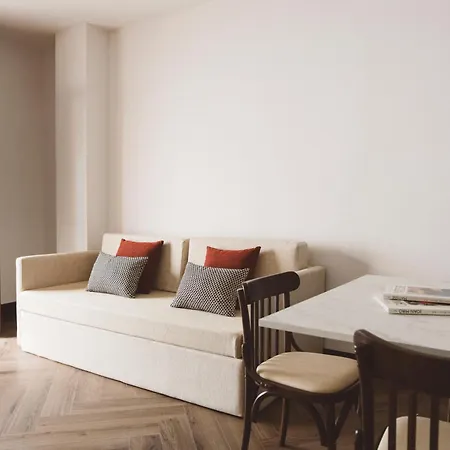 Honest Granada Apartments-2