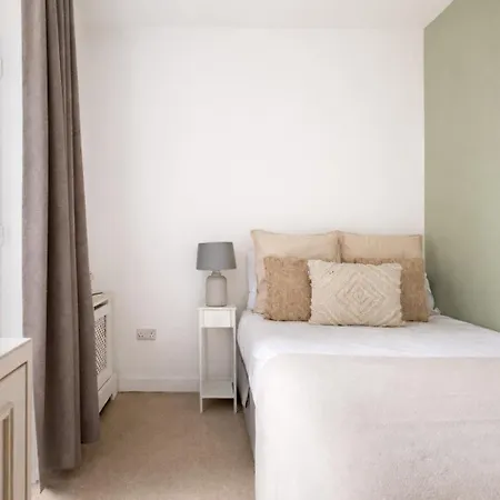 Superb 2 Bed Apartment In Battersea-2