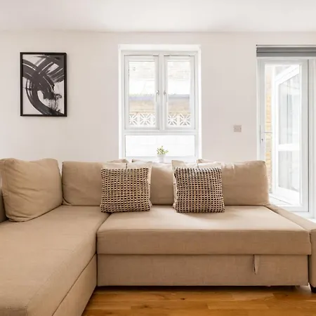 Superb 2 Bed Apartment In Battersea-3