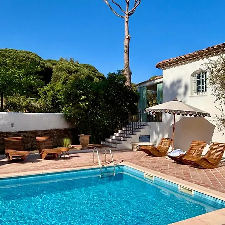 Domaine l'Oiseau Bleu, 800 m from the Beach in Sainte-Maxime-3