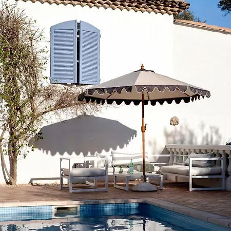 Domaine l'Oiseau Bleu, 800 m from the Beach in Sainte-Maxime-2