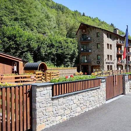 Apartaments La Neu-Mountain Lodges & Restaurant-3