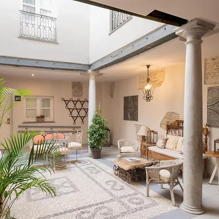 Apartamentos Luna Suites Palacio Almagra-2