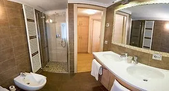 Chalet Alaska-2