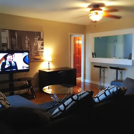 Downtown 1 Bedroom Apartment 18H-2