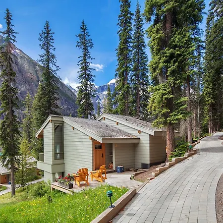 Moraine Lake Lodge-2