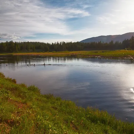 Headwaters Lodge & Cabins At Flagg Ranch-3