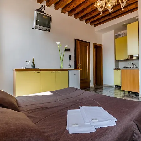 Venice Apartments-3