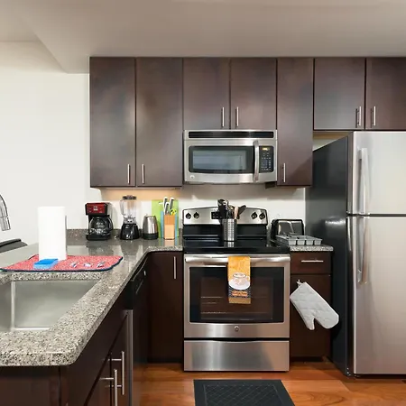 Fantastic Philly Fully Furnished Apartments-3