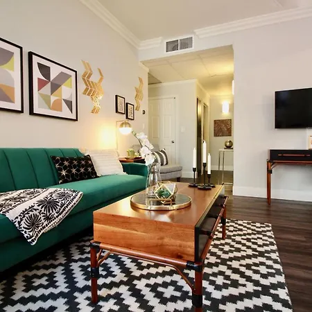 La Westwood Deluxe Suites | Free Parking | 2Br&2Bt-3