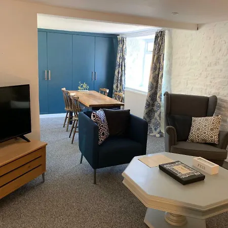 The Croft Apartment-3