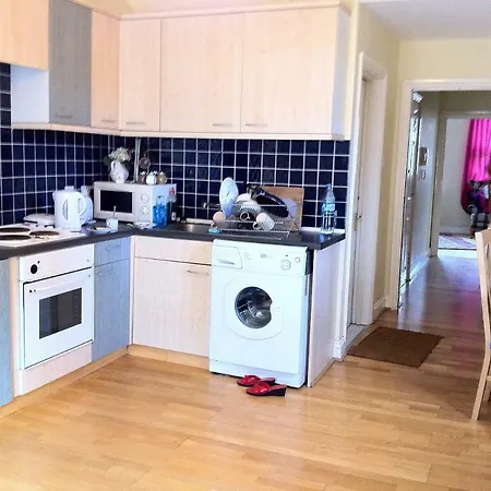 Entire Flat In Finchley Road-3