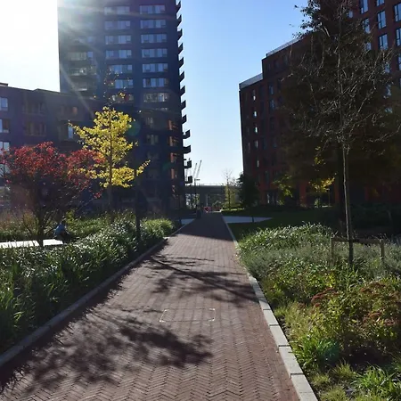 London City Island 3 Bedroom Luxury Apartments, Canary Wharf, E14-3