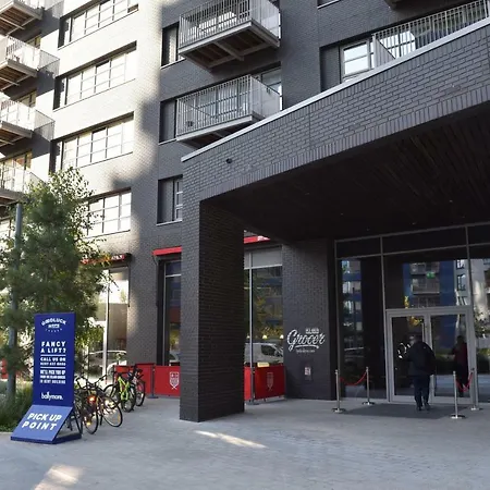 London City Island 3 Bedroom Luxury Apartments, Canary Wharf, E14-2