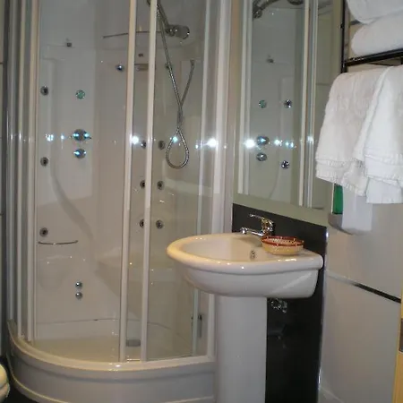 Apartamentos Plaza España Deluxe-2