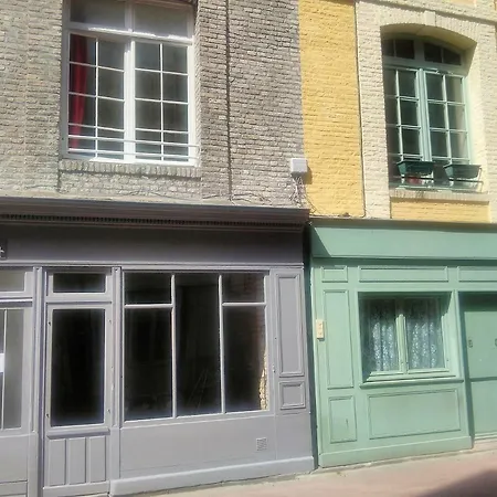 L établissement APPARTEMENT DESIGN vous propose, 1 appartement 2 chambres plus salon, 3 appartements , NETFLIX, lits faits à votre arrivée, serviettes de toilette, Ménage, Wifi ,Plage à 190m, BOX à Vélos, paiement 3 fois sans frais, prix tout compris-3