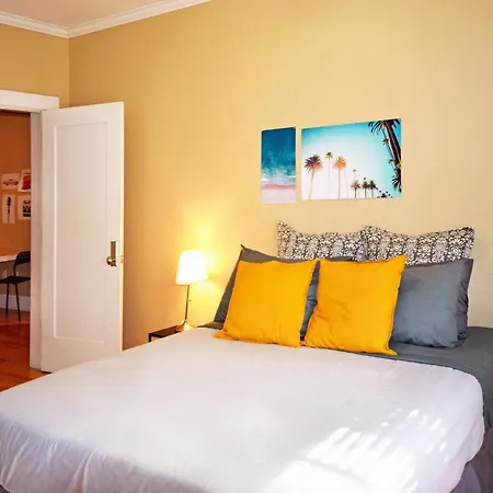 The Awesome Hollywood Stay-2