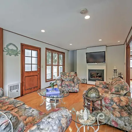 Walk To Beach! Hyannis Family Haven W/ Deck-3