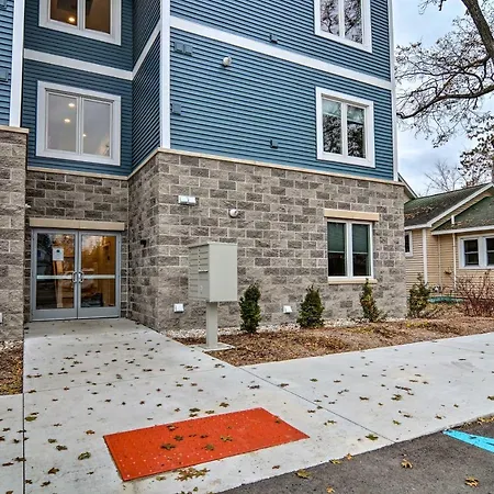 Centrally Located Traverse City Condo 1 Mi To Bay-3