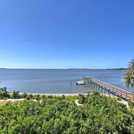 Beachfront Cedar Key Condo W/ Pool, Spa & Views!-2