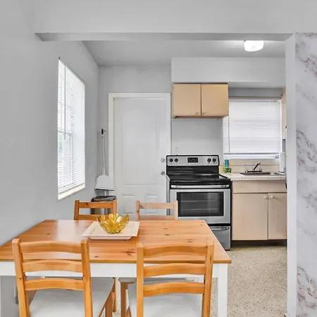 Gorgeous Apartment, A Stone'S-Throw From The Beach-2