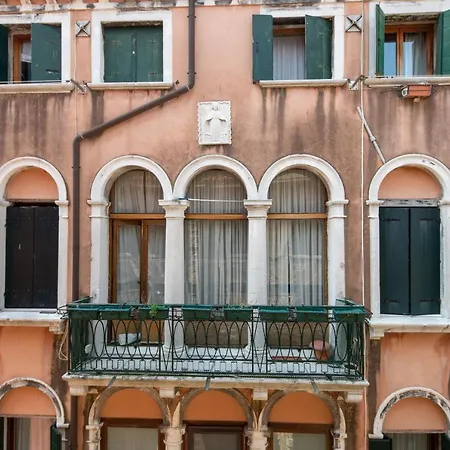 San Polo Canal View Apartments By Wonderful Italy-3