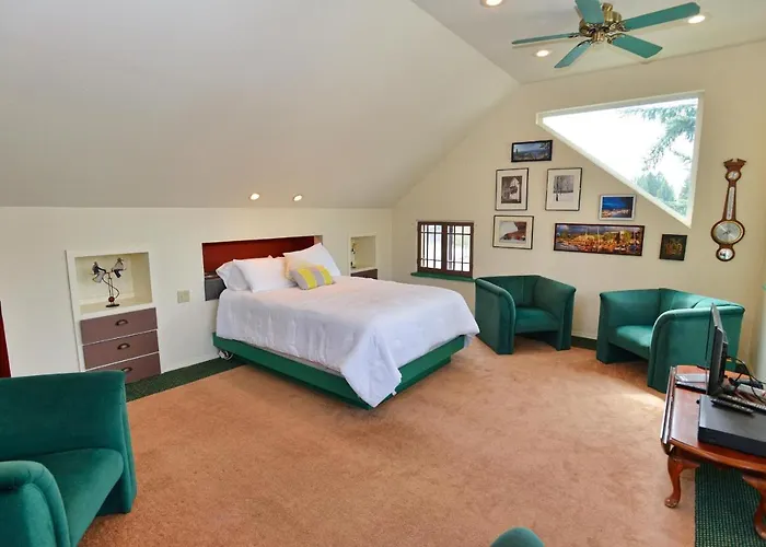 Room With A View - Walk To Downtown Restaurants - Payette Lake - Shopping And Beach