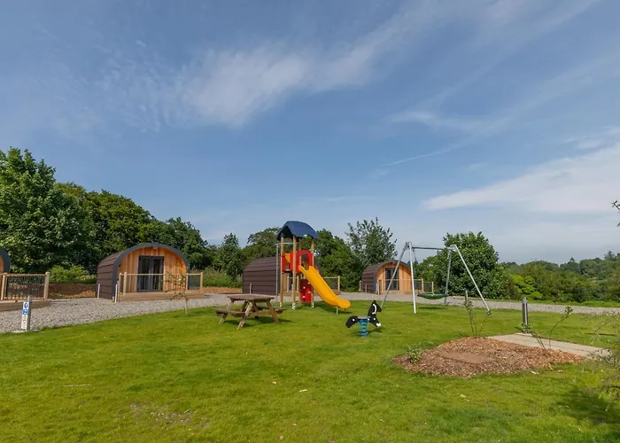 Weedingshall Lodges
