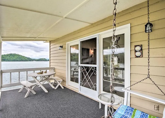 Townhome With Fire Pit And Lake View Pets Welcome!