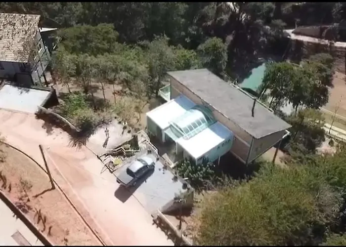 Pousada com piscina: Condominio parque dos eucaliptos