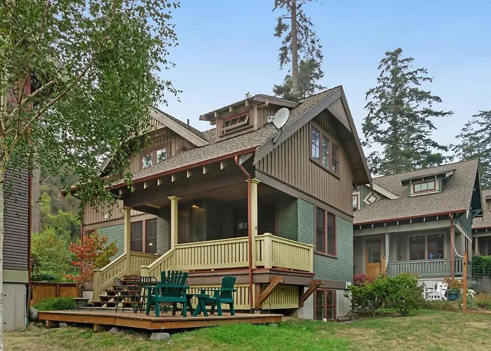 3 Bed 3 Bath Vacation Home In Eastsound